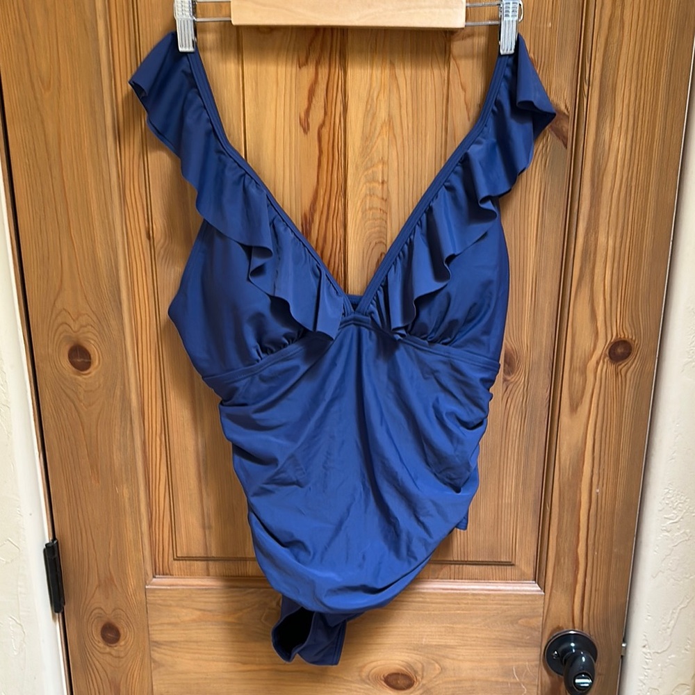 NWT! One Piece Swimsuit - Picture 1 of 8